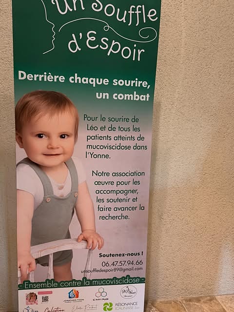 Kakémono de l’association Un Souffle d’Espoir : derrière chaque sourire, un combat